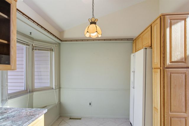 12 Glacial Ct, Minot, ND 58703