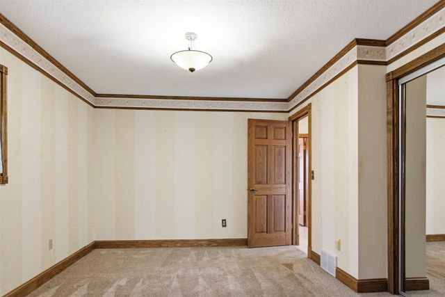 12 Glacial Ct, Minot, ND 58703