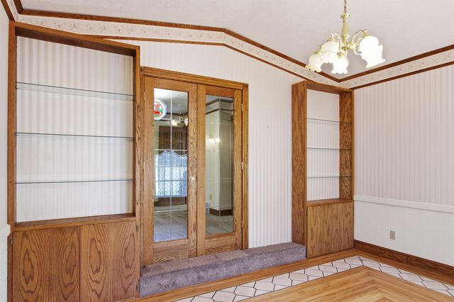 12 Glacial Ct, Minot, ND 58703