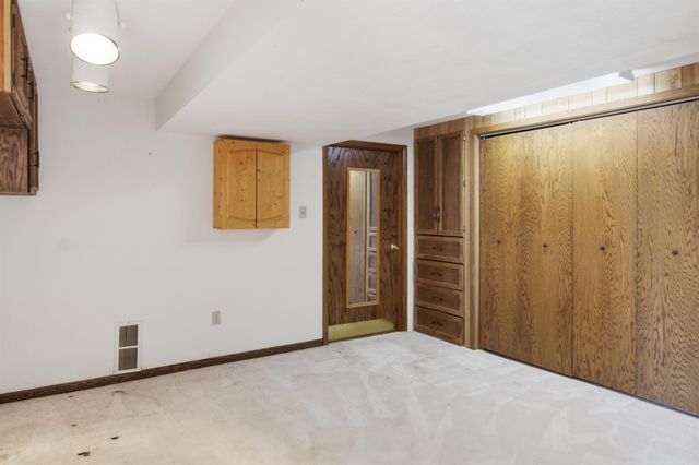 12 Glacial Ct, Minot, ND 58703
