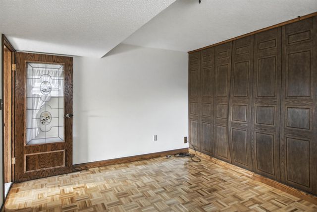 12 Glacial Ct, Minot, ND 58703