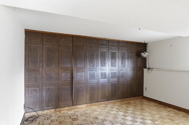 12 Glacial Ct, Minot, ND 58703