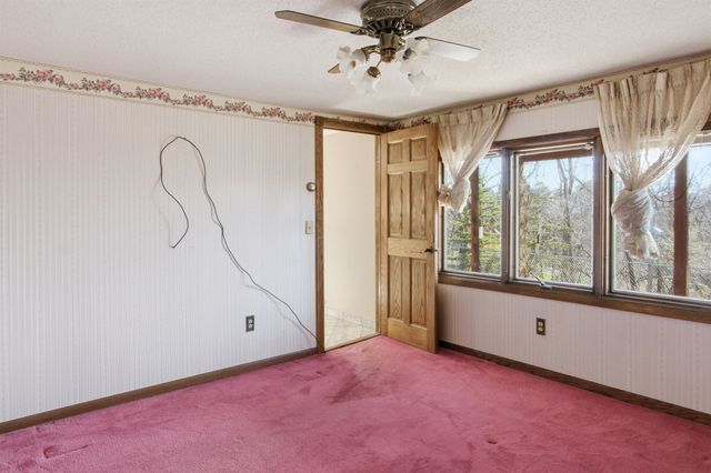 12 Glacial Ct, Minot, ND 58703