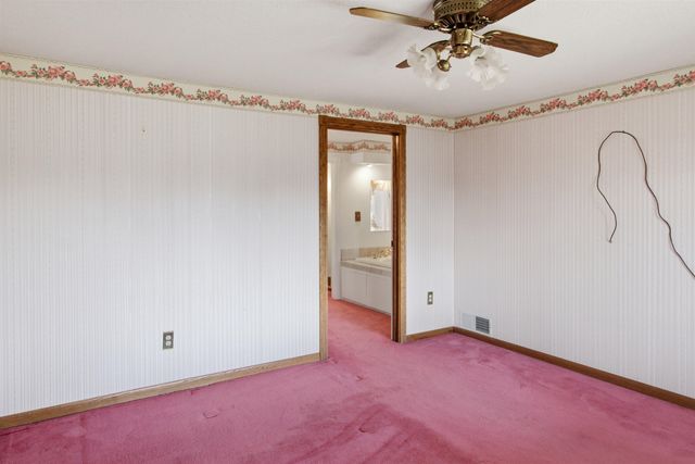 12 Glacial Ct, Minot, ND 58703