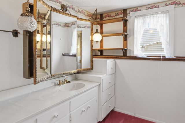 12 Glacial Ct, Minot, ND 58703