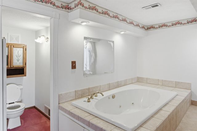 12 Glacial Ct, Minot, ND 58703