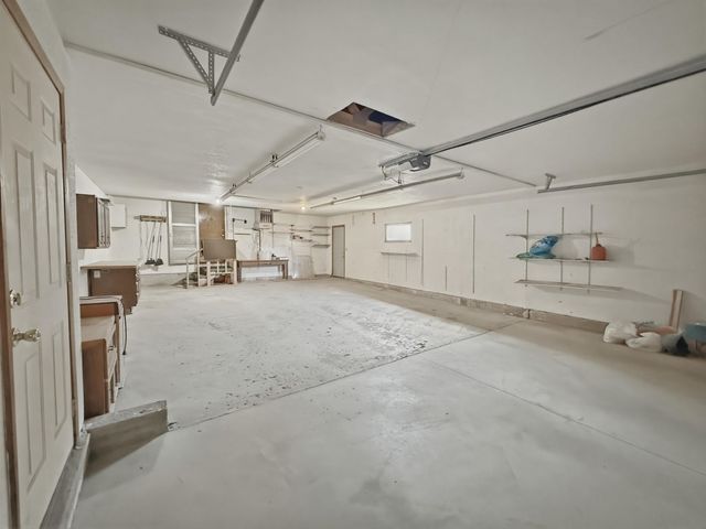 12 Glacial Ct, Minot, ND 58703