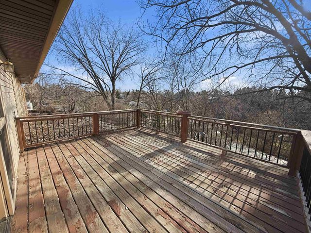 12 Glacial Ct, Minot, ND 58703