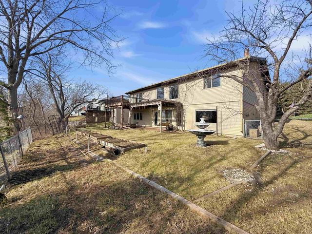 12 Glacial Ct, Minot, ND 58703