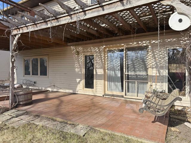 12 Glacial Ct, Minot, ND 58703