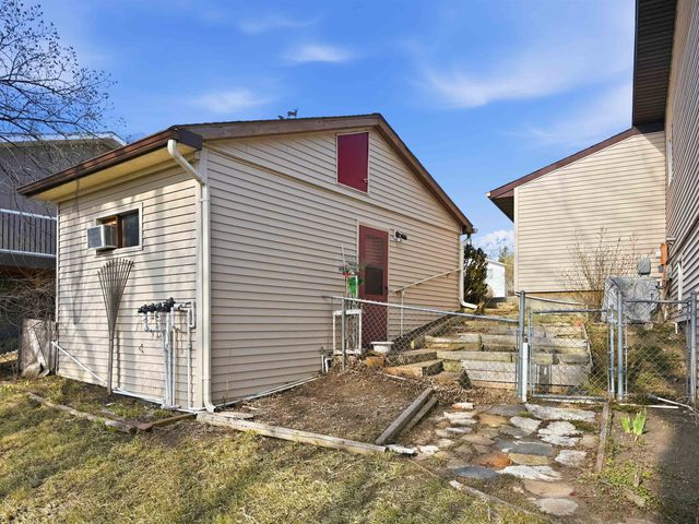 12 Glacial Ct, Minot, ND 58703