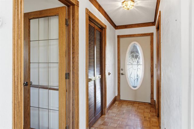 12 Glacial Ct, Minot, ND 58703