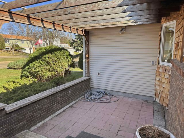 12 Glacial Ct, Minot, ND 58703