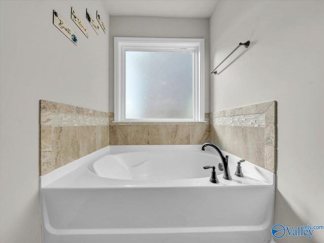 1674 Opp Reynolds Road, Toney, AL 35773