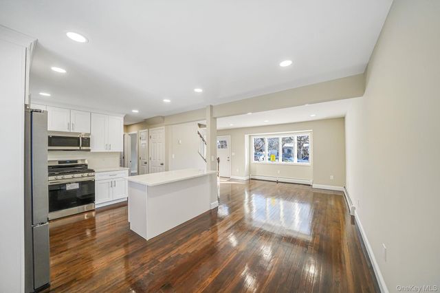 182 W 17th Street, Deer Park, NY 11729