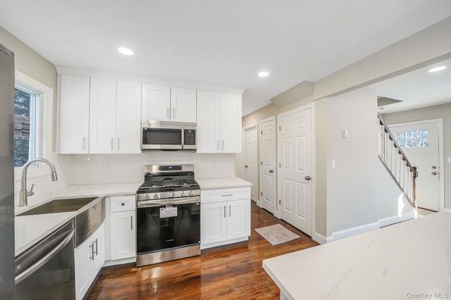 182 W 17th Street, Deer Park, NY 11729