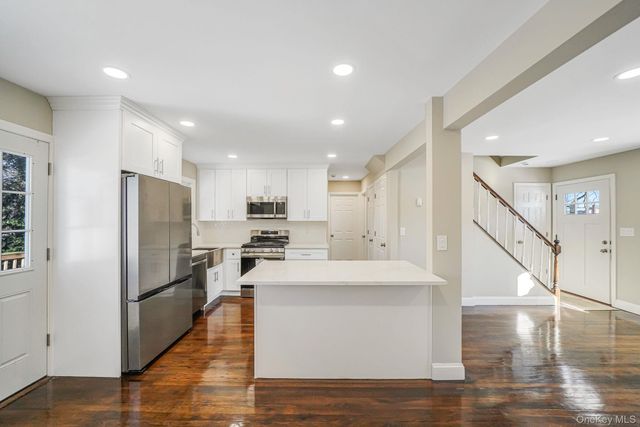 182 W 17th Street, Deer Park, NY 11729