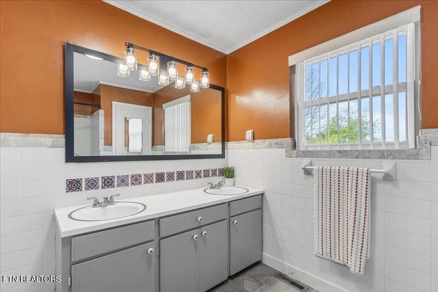 610 Hudson St, Athens, TN 37303