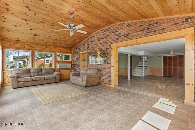 610 Hudson St, Athens, TN 37303
