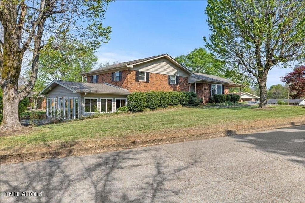 610 Hudson St, Athens, TN 37303