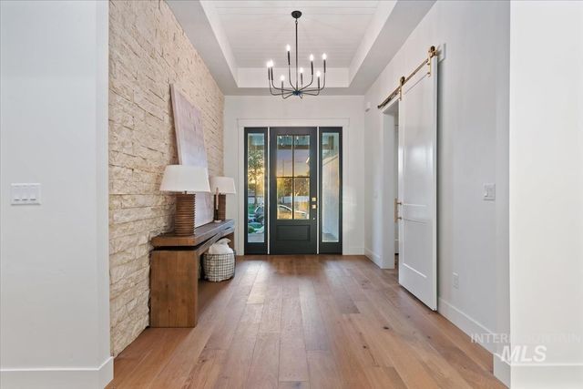 196 N Timber Wolf Pl, Eagle, ID 83616