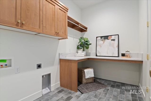 196 N Timber Wolf Pl, Eagle, ID 83616