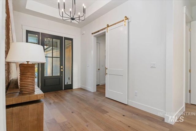 196 N Timber Wolf Pl, Eagle, ID 83616