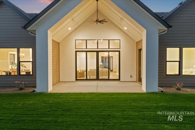 196 N Timber Wolf Pl, Eagle, ID 83616