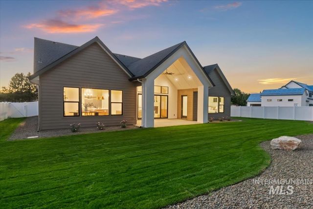 196 N Timber Wolf Pl, Eagle, ID 83616