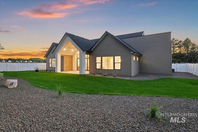 196 N Timber Wolf Pl, Eagle, ID 83616