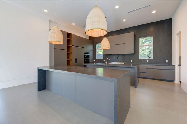 7218 Schiller Street, Houston, TX 77055