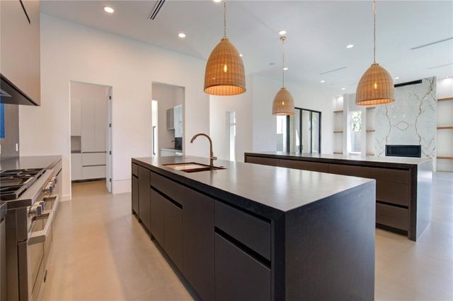 7218 Schiller Street, Houston, TX 77055