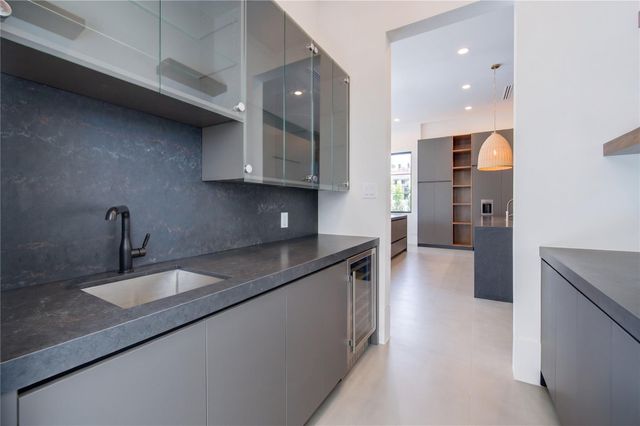 7218 Schiller Street, Houston, TX 77055