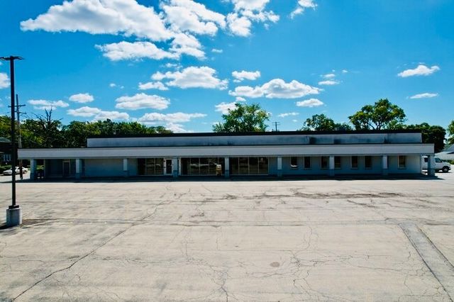 7101 W 111th Street, Worth, IL 60482