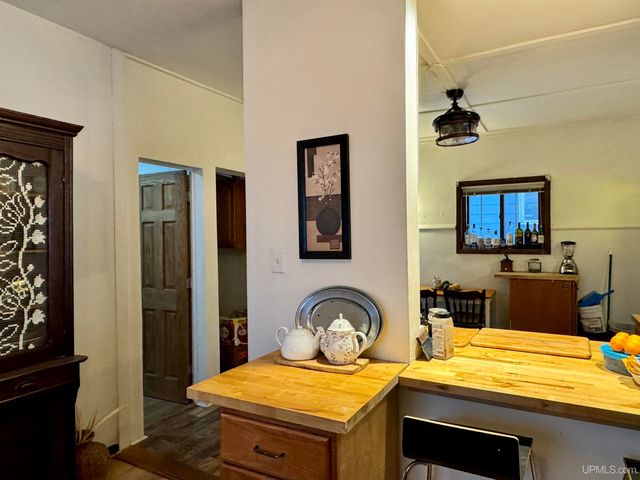 106 E Houghton Avenue, Houghton, MI 49931