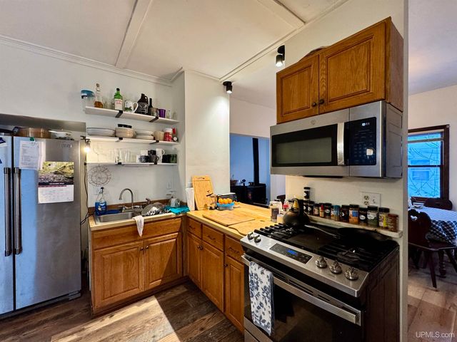 106 E Houghton Avenue, Houghton, MI 49931