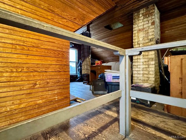 106 E Houghton Avenue, Houghton, MI 49931