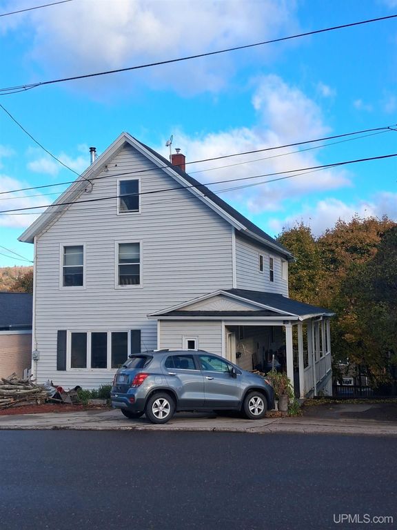 106 E Houghton Avenue, Houghton, MI 49931