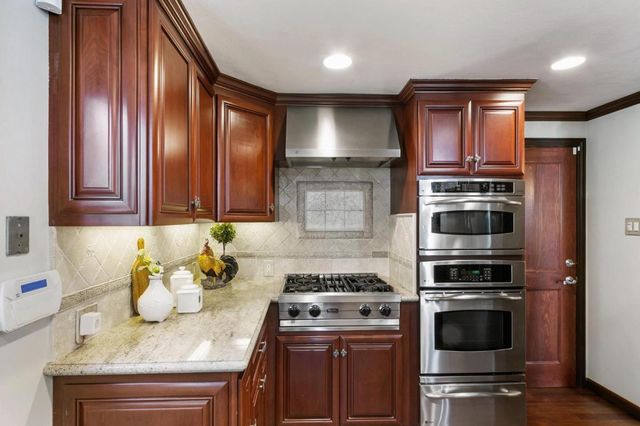 2084 Saint Francis Way, San Carlos, CA 94070