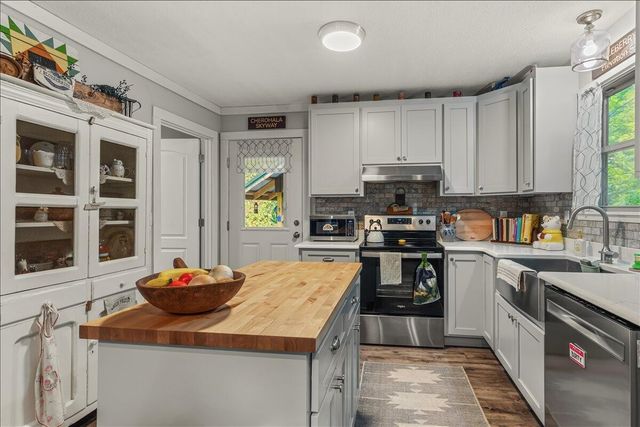 229 Smokey Run Road, Tellico Plains, TN 37385