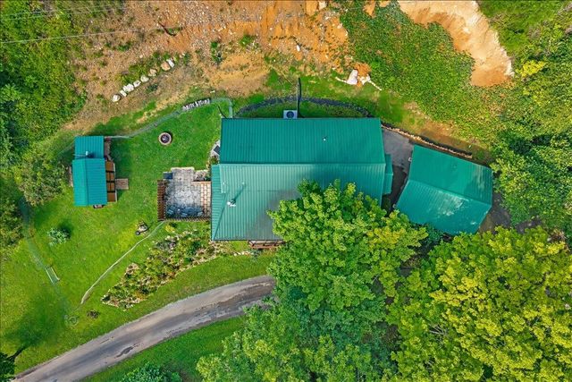 229 Smokey Run Road, Tellico Plains, TN 37385