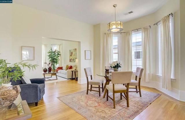 1522 Harmon St, Berkeley, CA 94703