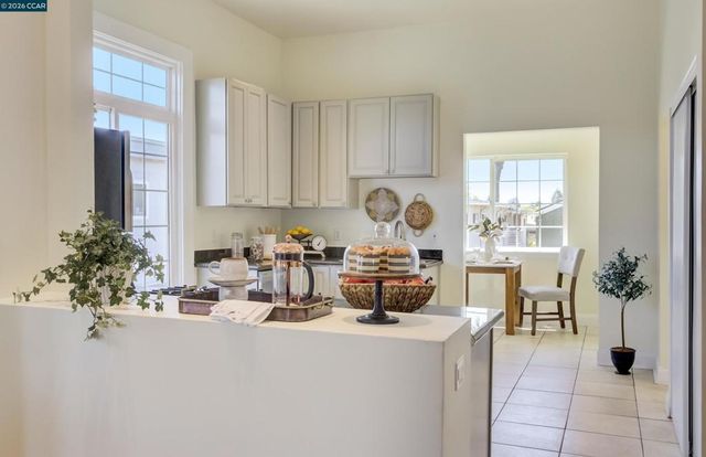 1522 Harmon St, Berkeley, CA 94703