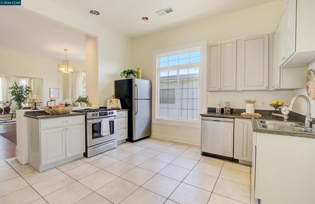 1522 Harmon St, Berkeley, CA 94703