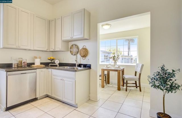 1522 Harmon St, Berkeley, CA 94703
