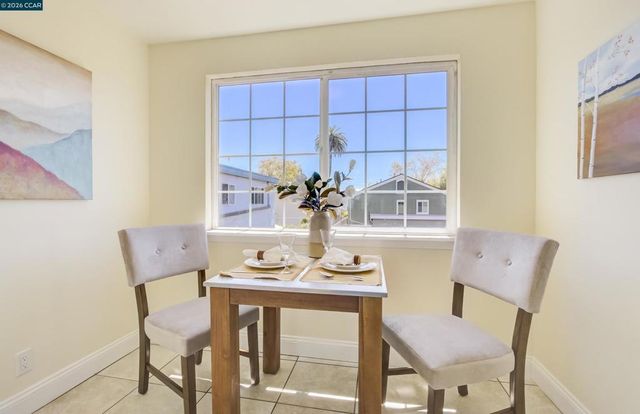 1522 Harmon St, Berkeley, CA 94703