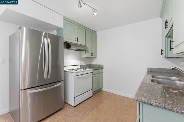 1522 Harmon St, Berkeley, CA 94703