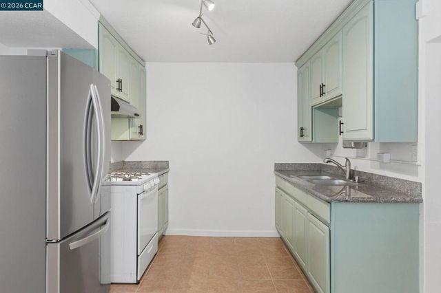 1522 Harmon St, Berkeley, CA 94703