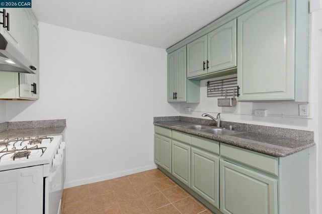 1522 Harmon St, Berkeley, CA 94703