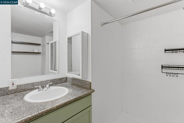 1522 Harmon St, Berkeley, CA 94703